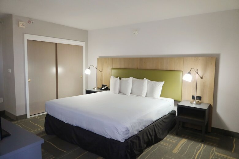 Hotel Greentree Inn & Suites