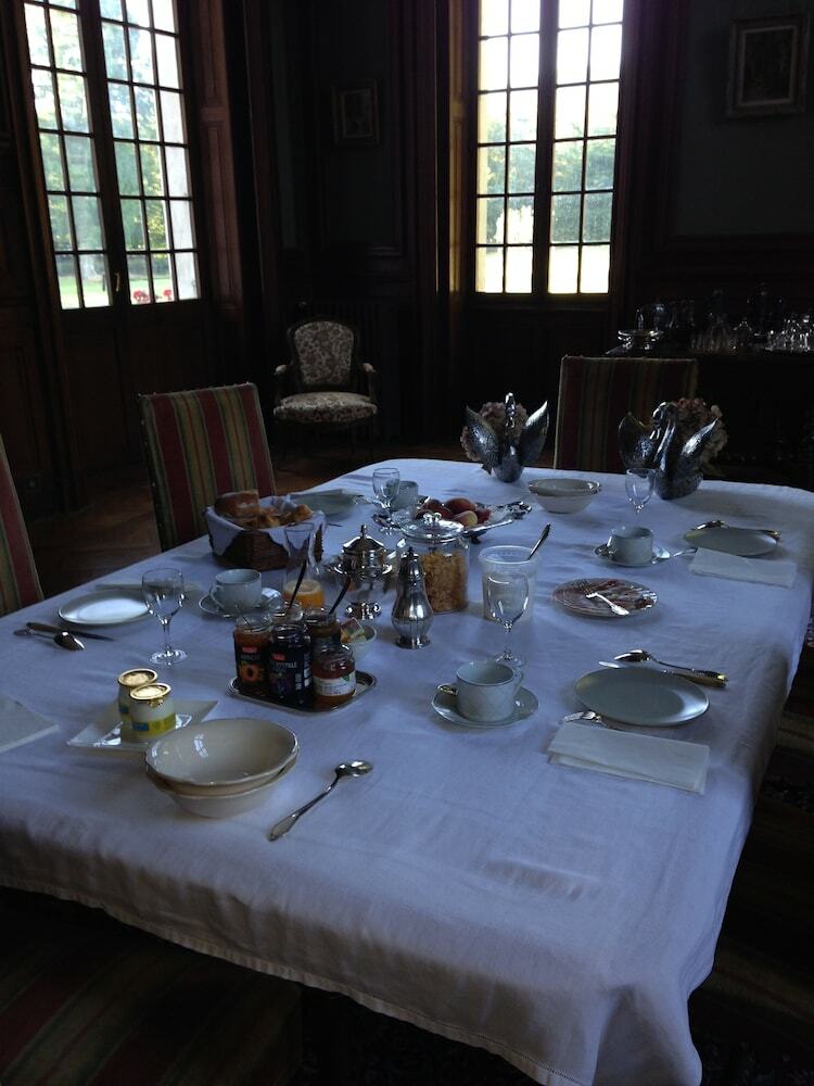 Bed & Breakfast Chateau Du Val Larbont