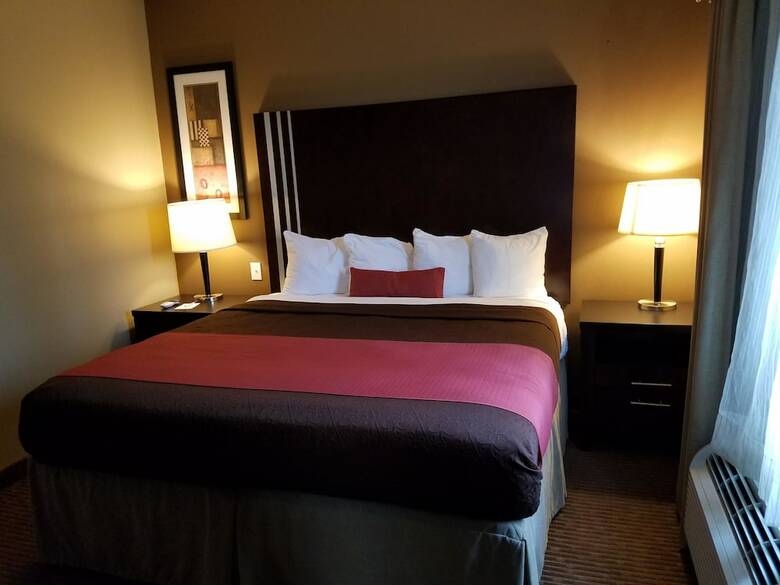 Best Western Plus Texoma Hotel & Suites