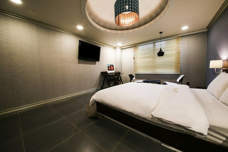 Hotel Honeymoon