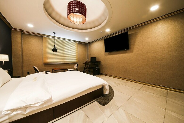 Hotel Honeymoon