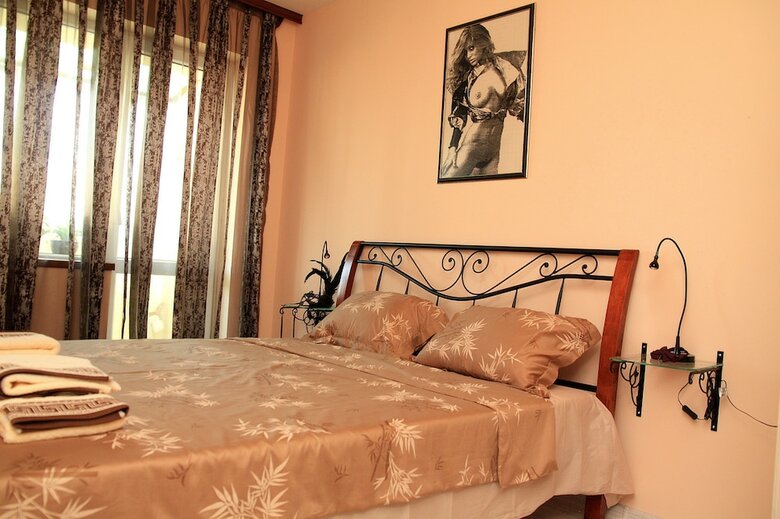Vintage Apartment In The City Jungle