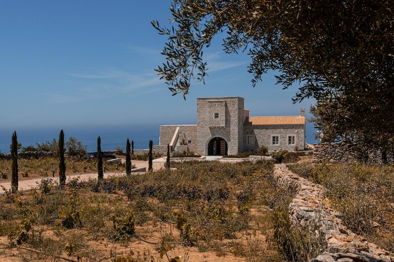 Hotel Ari� Estate Suites & Spa