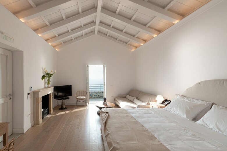 Hotel Ari� Estate Suites & Spa