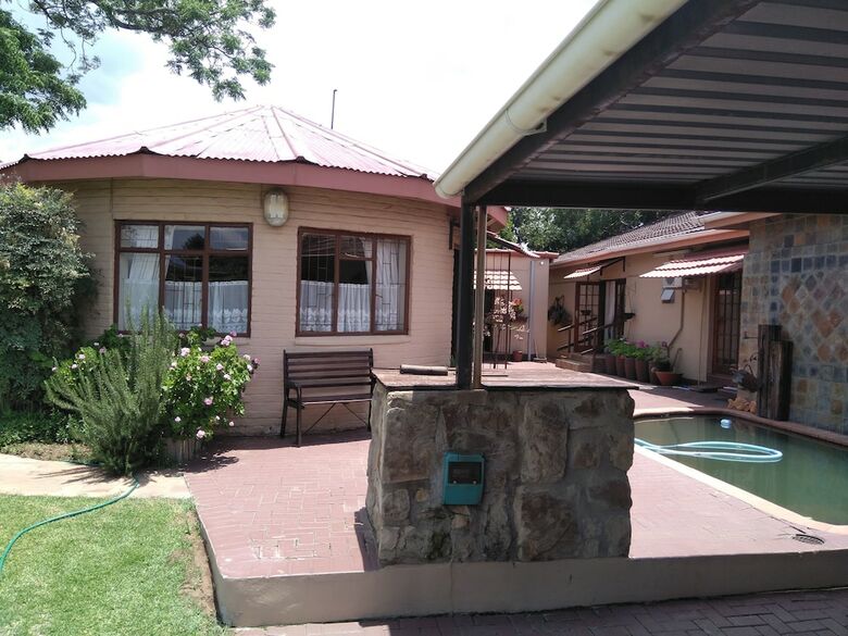 Hotel Khokha Moya Guest House