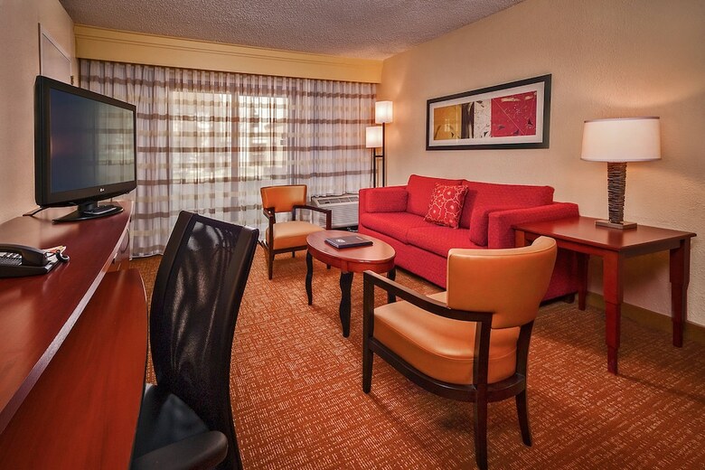 Hotel Courtyard By Marriott Hampton