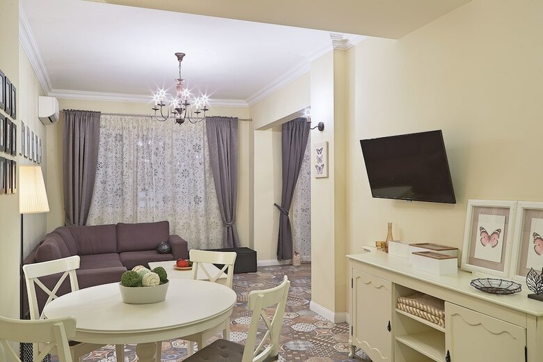 Baratero City Corner Apartment