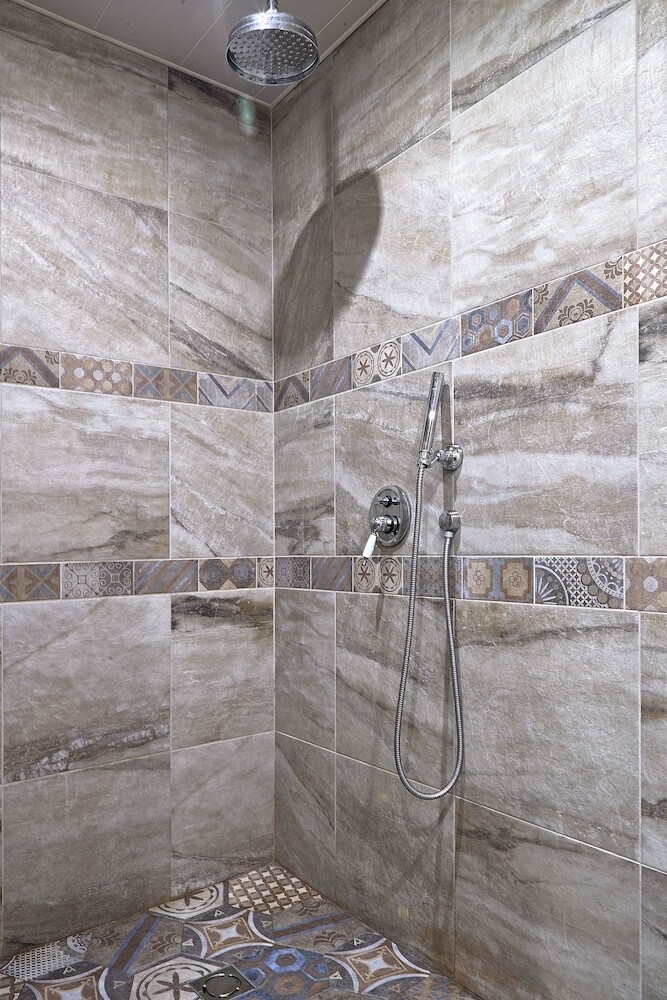 Baratero City Corner Apartment