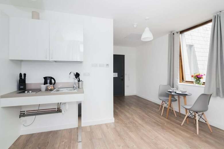 Modern Studio Apartment In The Heart Of Liverpool!