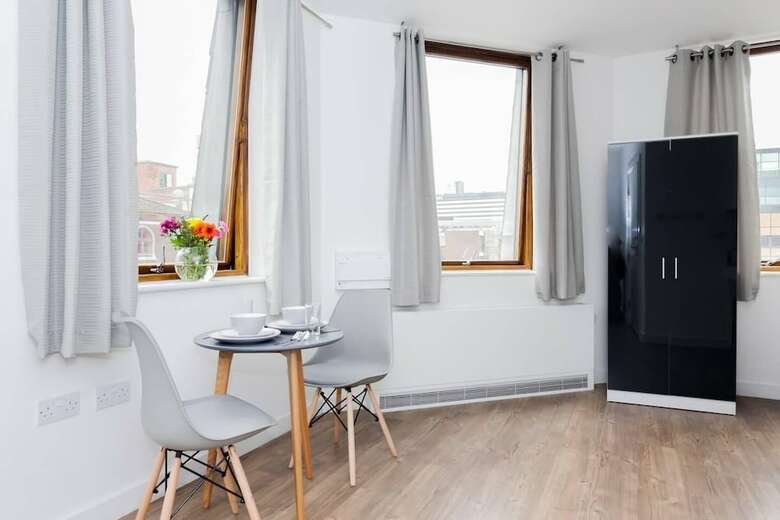 Modern Studio Apartment In The Heart Of Liverpool!