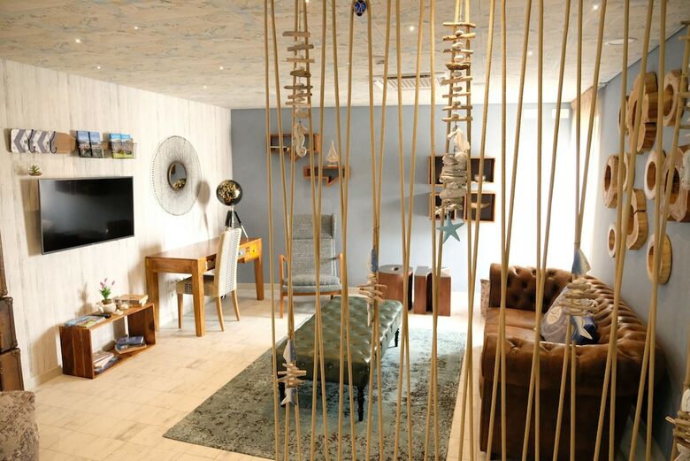 Hostal Royal Beach Hostel & Suites