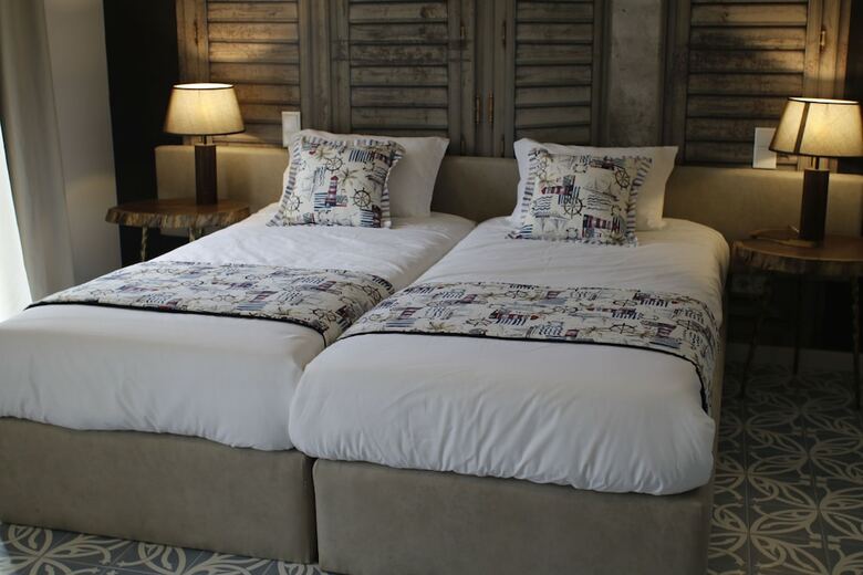 Hostal Royal Beach Hostel & Suites