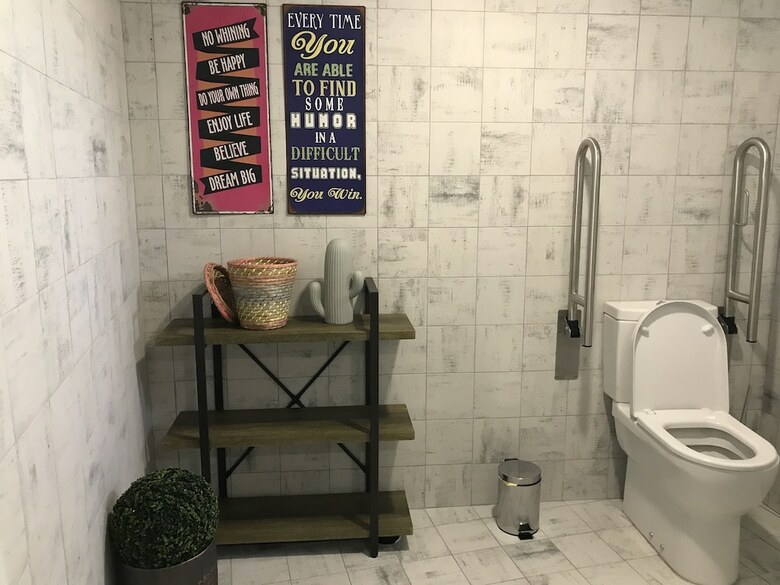 Hostal Royal Beach Hostel & Suites