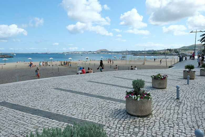 Hostal Royal Beach Hostel & Suites