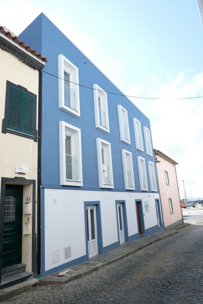 Hostal Royal Beach Hostel & Suites