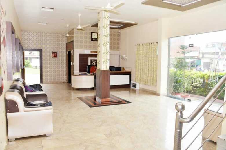 Hotel Nand Residency