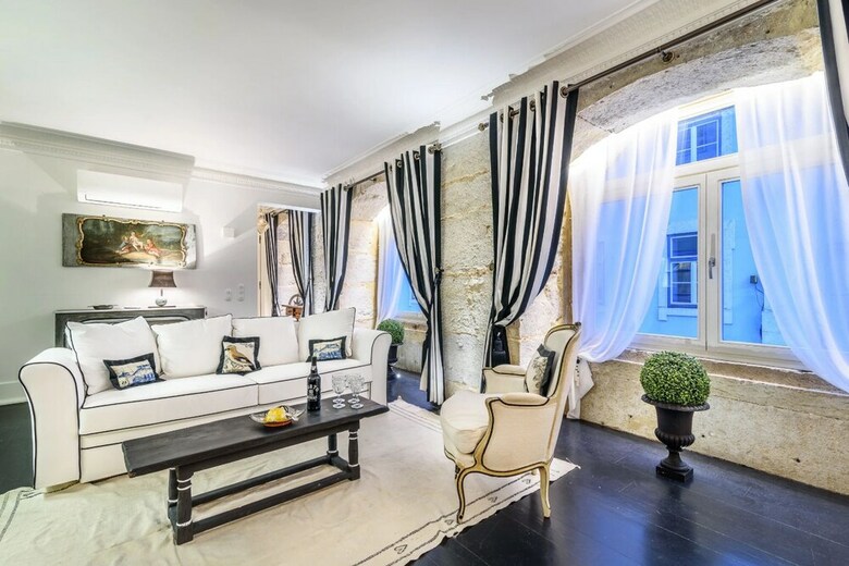 Apartamentos S. Juli�o By Bnblord