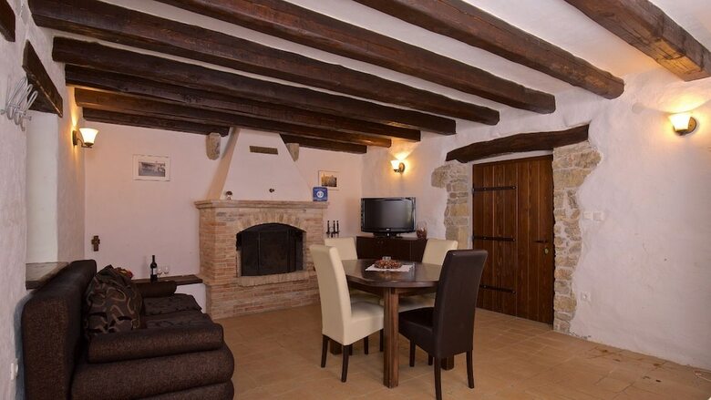 Hotel Traditional Stone House