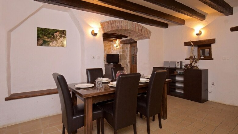 Hotel Traditional Stone House