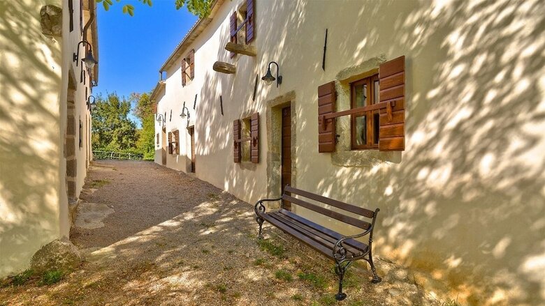 Hotel Traditional Stone House