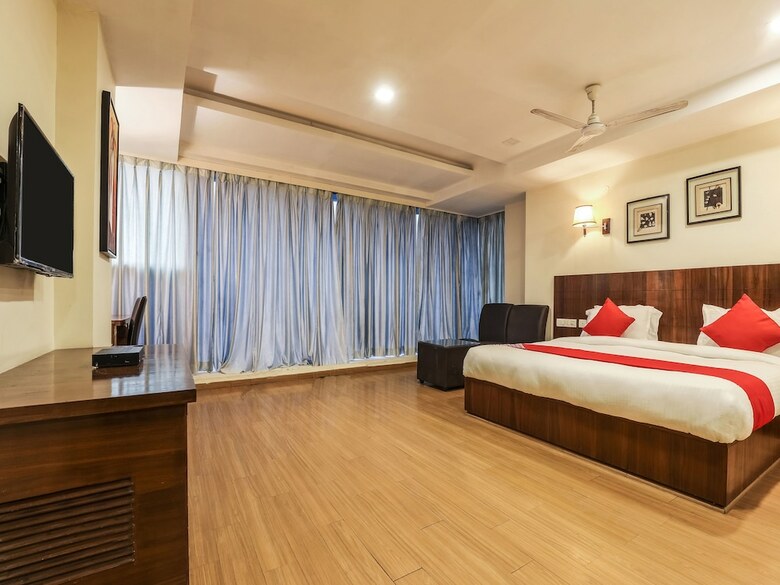 Oyo 14680 Hotel Rainbow Park