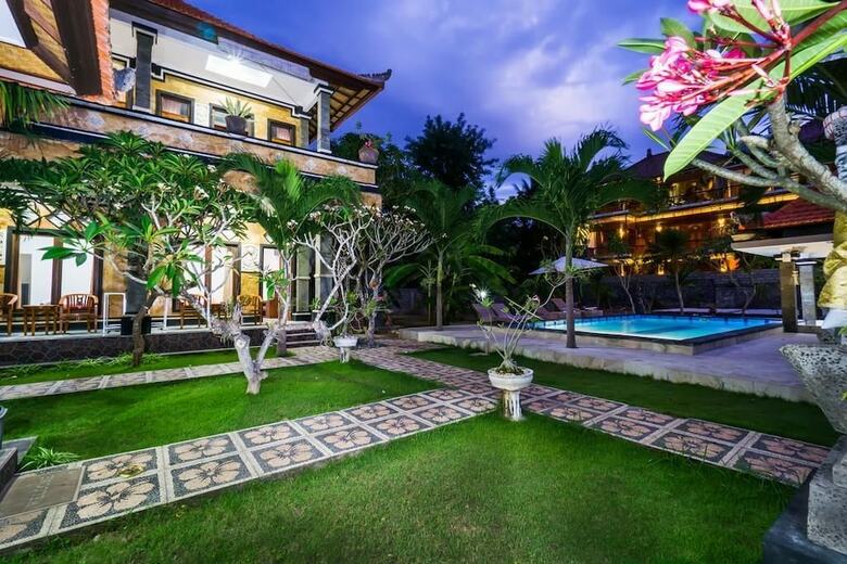 Hotel Arya Inn Enny Salon And Spa