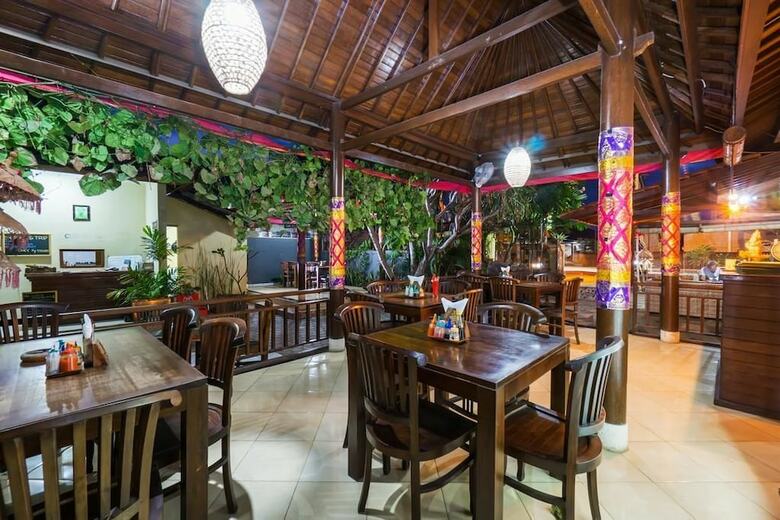 Hotel Arya Inn Enny Salon And Spa