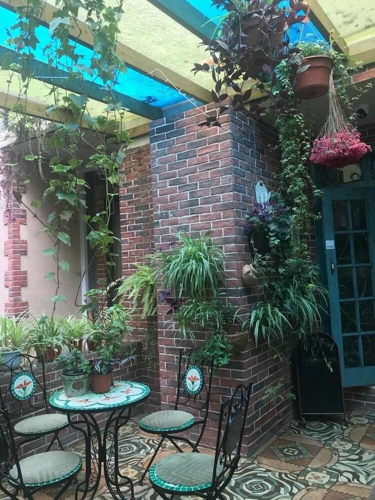 Posada No 7 Garden Inn