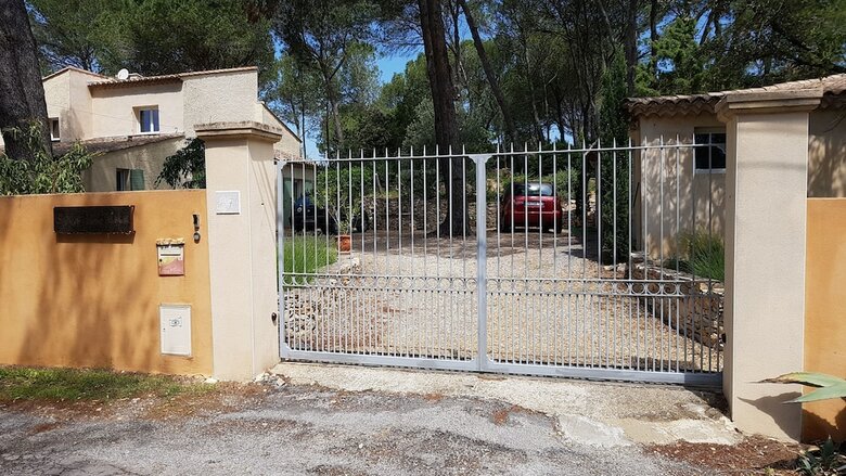 Hotel Sous Les Pins de Nages