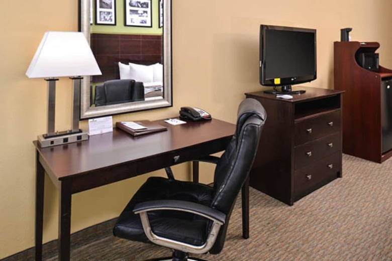 Hotel Sleep Inn & Suites Near Downtown North