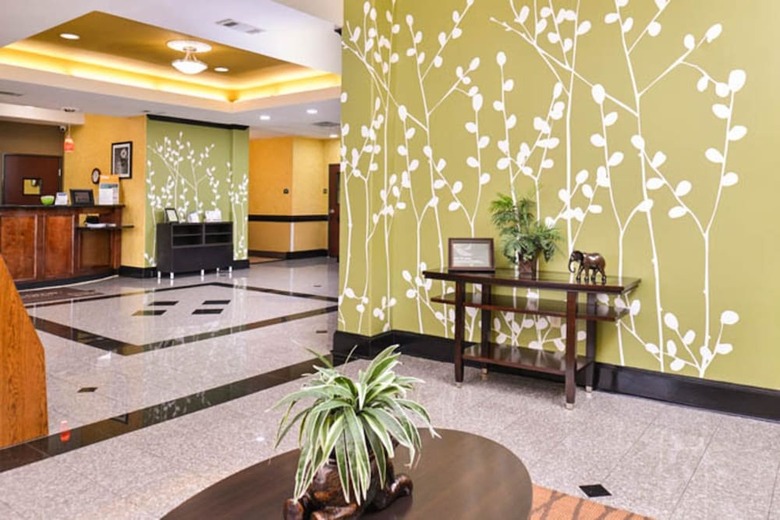 Hotel Sleep Inn & Suites Near Downtown North
