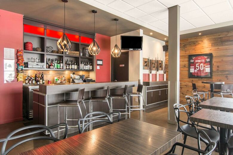 Motel Econo Lodge Inn & Suites