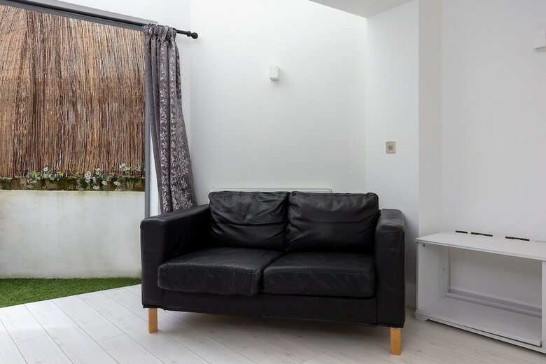 2 Bedroom House In Primrose Hill