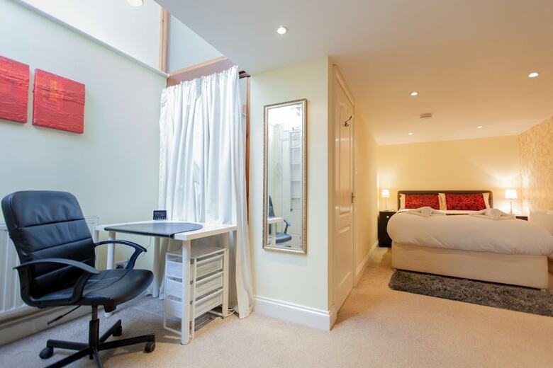 2 Bedroom Home In Great Location In Edinburgh
