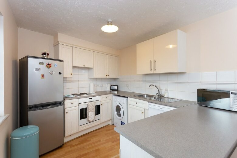 3 Bedroom Flat Near Canary Wharf