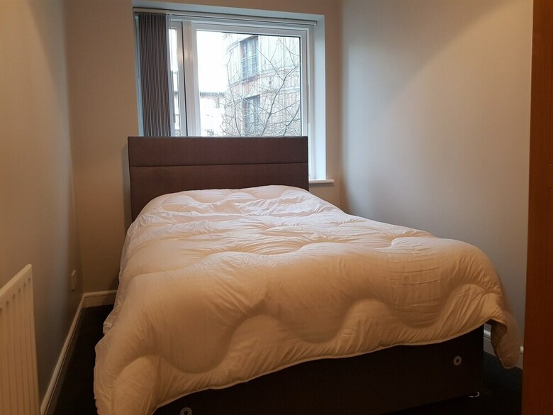 2 Bedroom Apartment Near The 3 Arena