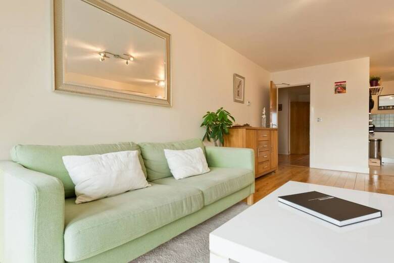 Dual-aspect 2 Bedroom Apartment