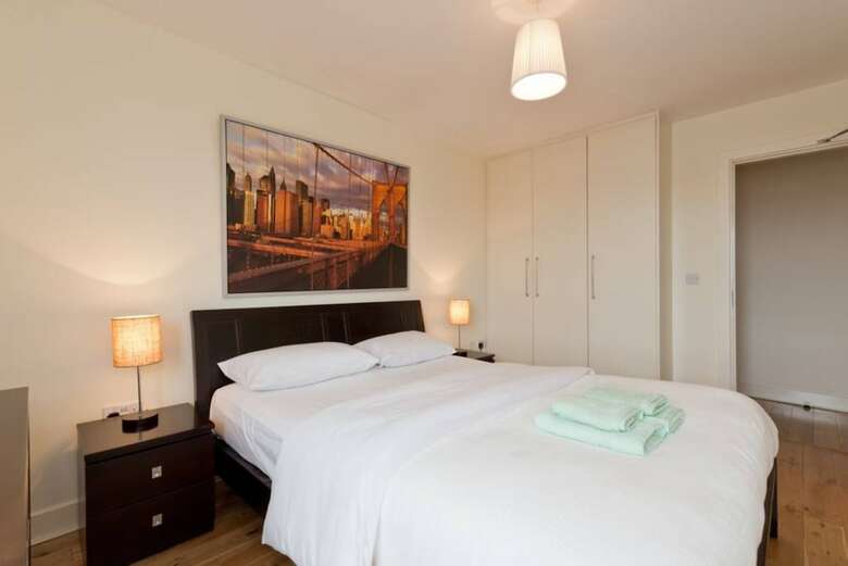 Dual-aspect 2 Bedroom Apartment