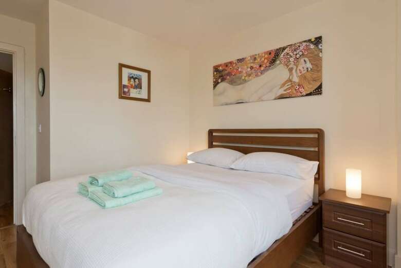 Dual-aspect 2 Bedroom Apartment