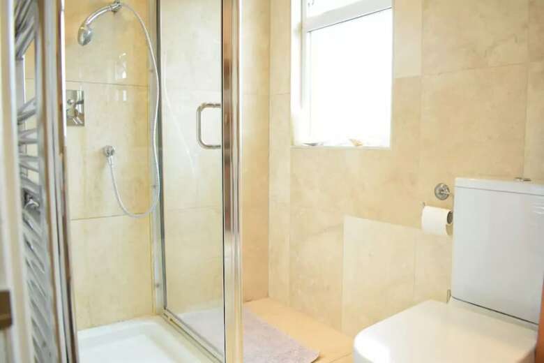 5 Bedroom Family Home Near Wimbledon