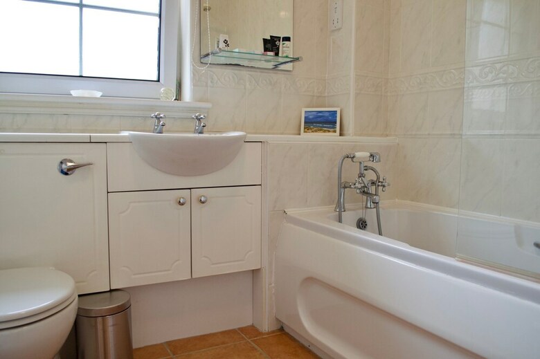 Bright 1 Bedroom Apartment In Edinburgh