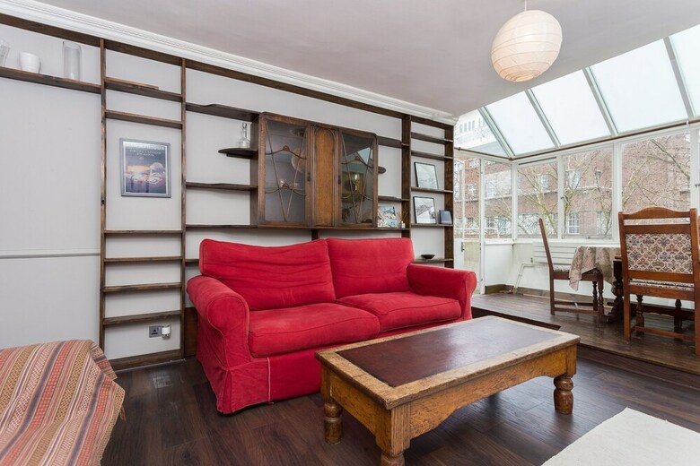 Central London Apartment With A Balcony