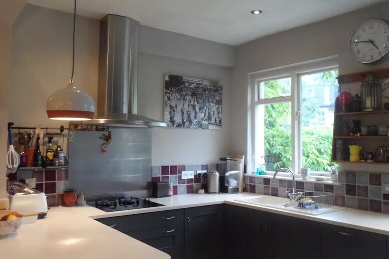 Chiswick 3 Bedroom Home Near River