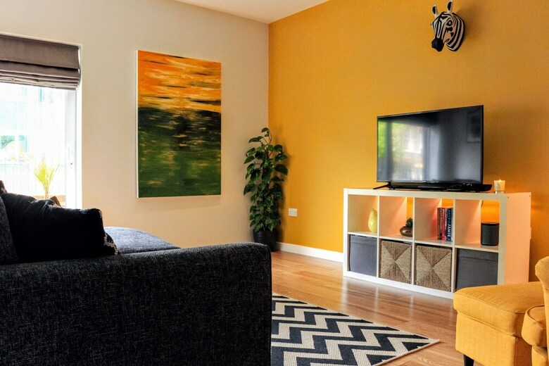 Contemporary Apartment With Garden
