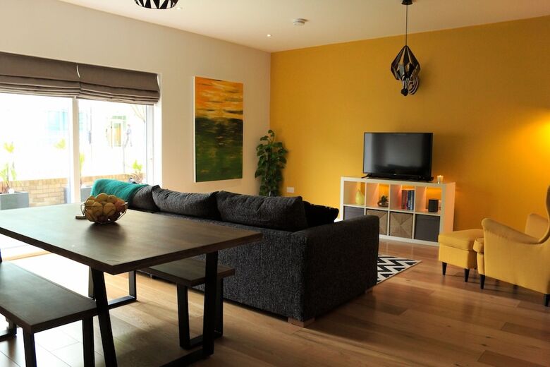 Contemporary Apartment With Garden