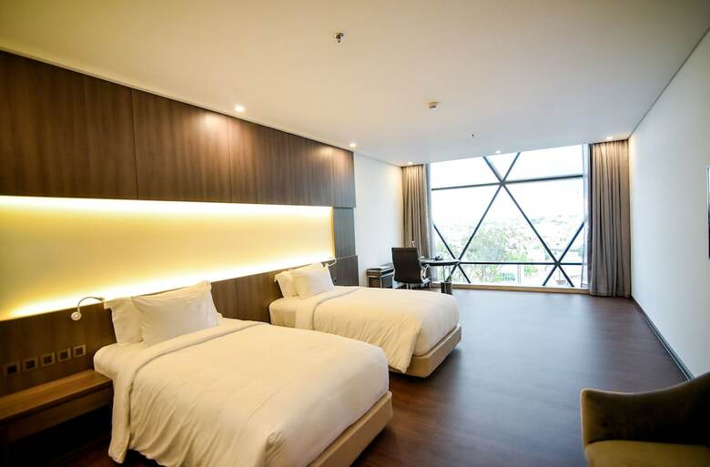 The Mira Central Park Hotel