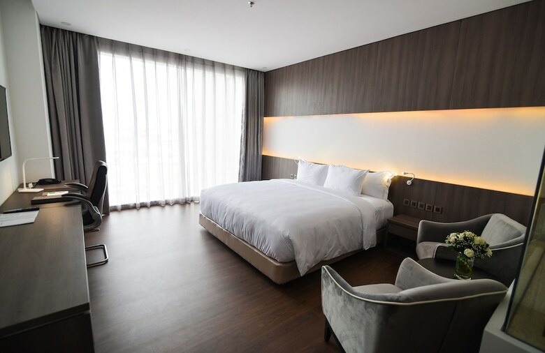 The Mira Central Park Hotel