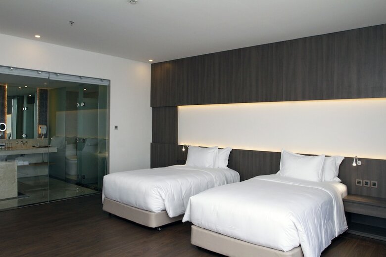 The Mira Central Park Hotel