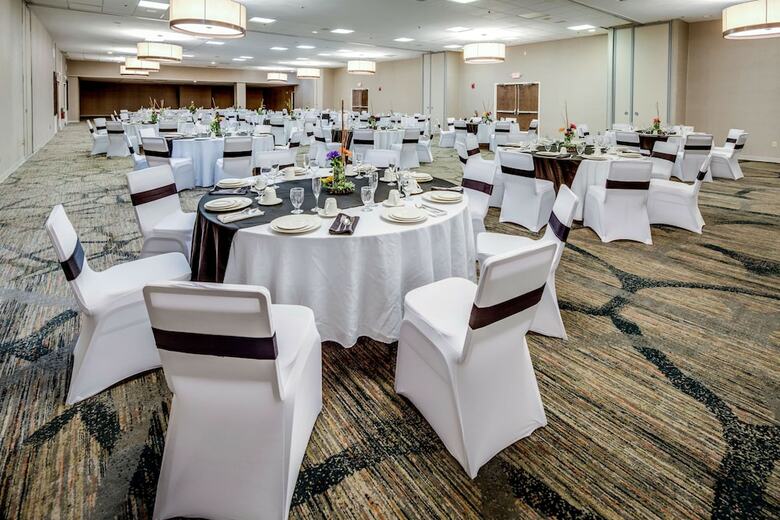 Hotel Doubletree By Hilton Huntington