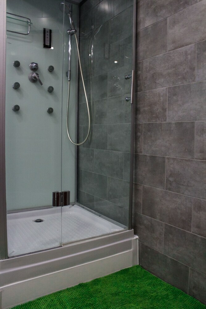 Hostal Landmark Guest House - Hostel